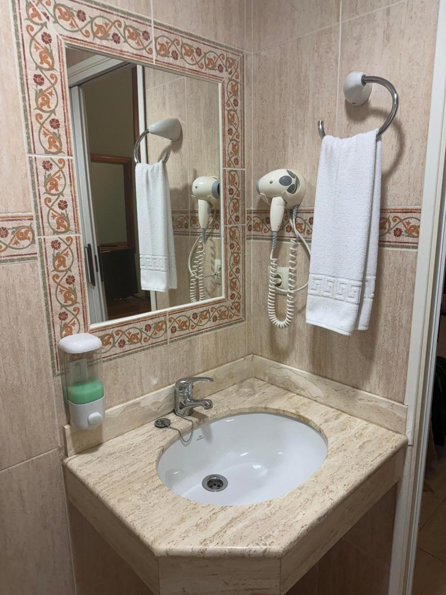 Hostal Joaquin Las Ventas con Pena Aguilera Buitenkant foto